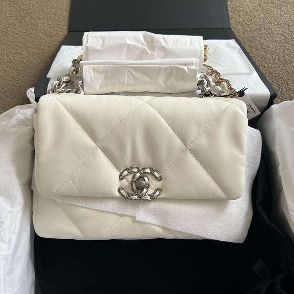NWT Chanel 22S Lambskin White Leather Chanel 19 Flap Bag Crossbody Bag - Picture 4 of 8